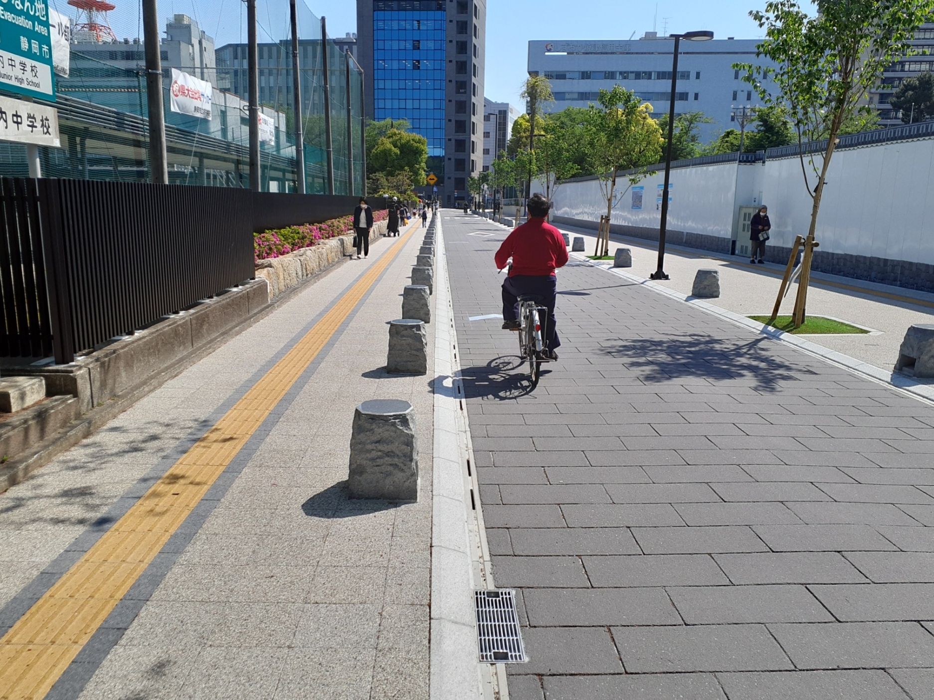 写真：自転車に優しい側溝の施工事例